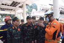 Bộ đội Việt Nam dùng radar xuyên tường tìm nạn nhân động đất tại Myanmar