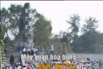 Cấm “Màu hoa đỏ” vì hình ảnh chưa phù hợp chỉ là “ngụy biện“?