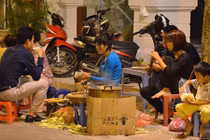 Xem người HN thích thú, rộn ràng đón gió lạnh đầu mùa