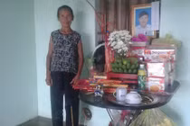 Đang ngủ, cha phát bệnh tâm thần, đánh chết con trai ruột