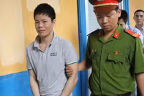 Đâm chết người yêu, cuồng sát 3 người, phá tan trụ sở CA