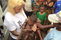 Xúc động ngày đầu đi học của cậu bé "Hy vọng"