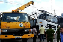 Toàn cảnh tai nạn khiến 2 cô gái dính chặt dưới bánh xe tải