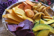 Mách bạn cách chọn mua hoa quả sấy khô, sấy dẻo ăn Tết 