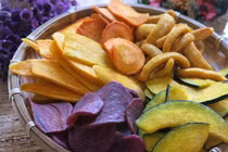 Mách bạn cách chọn mua hoa quả sấy khô, sấy dẻo ăn Tết 