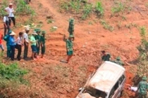 Vụ xe bị lũ cuốn: Khởi tố, bắt tạm giam lái xe