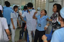 Hơn 300 công nhân ngộ độc sau bữa trưa