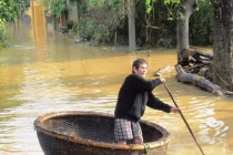 Từ sáng nay, lũ ở sông suối miền Trung rút dần