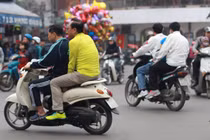 Xem dân Hà Nội vi phạm giao thông ngày cận Tết 2015