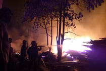 Công ty sách và thiết bị trường học Phú Yên bị thiêu rụi