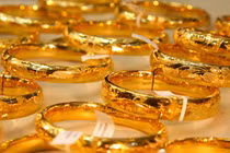 Giá vàng trong nước tăng khủng theo đà thế giới