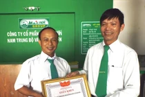 Tài xế taxi trả 6.000USD cho khách Nhật để quên