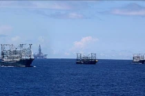 Tàu TQ co cụm quanh giàn khoan, không dám ngăn cản tàu VN