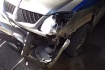 Xe tải vượt trạm cân, liều lĩnh tông xe thanh tra giao thông