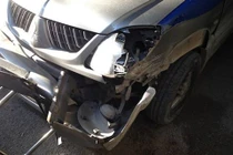 Xe tải vượt trạm cân, liều lĩnh tông xe thanh tra giao thông