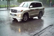 Trưởng BQL Khu kinh tế Hà Tĩnh đi xe biển xanh giả