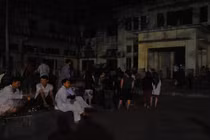 Phòng khám Bệnh viện Bạch Mai bốc khói, bệnh nhân tháo chạy