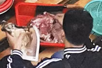 Ảnh người Việt bán thịt chó gây bão Hong Kong