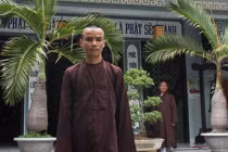 Chân dung nhà sư chữa bệnh bằng trực thăng