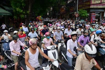 Đường phố ùn tắc trước giờ tổng duyệt diễu binh 2/9