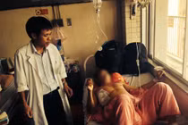 Bắn nát ngực nữ nhân viên quán massage vì không chịu phục vụ