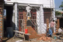 Từ 1/2, Hà Nội áp dụng giá xây dựng mới nhà ở, nhà tạm