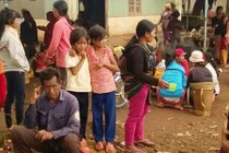 Gia Lai: Mổ bò làm đám tang, hơn 100 người cấp cứu