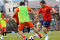 BT Đinh La Thăng sắp quần đùi áo số "so găng" đội ĐSQ Đức