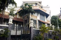 Biệt thự hoành tráng của ông Truyền và các "quan", "sếp" Việt
