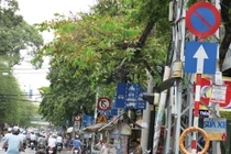 Tận mục những biển báo giao thông “lăng nhăng”, vô lý
