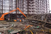 Nạn nhân sập giàn giáo: "Trả tiền tỷ cũng không quay lại làm"