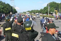 CSCĐ "bày binh bố trận" bảo vệ du khách rời Đại Nam