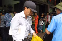 Hạ nhục nhau vì bánh trung thu Bảo Phương