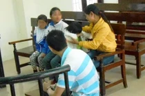 Vợ làm ăn xa, hiếp dâm con riêng vợ 12 tuổi