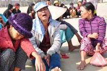 Đi cào ốc, 2 phụ nữ bị sóng cuốn trôi