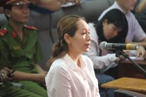 Bảo mẫu hành hạ trẻ: 3 năm tù