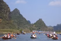 Khai hội chùa Hương: thịt thú rừng nhan nhản, dịch vụ chặt chém