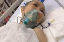 Nôn, ngất khi chứng kiến con gái cắt chân mẹ làm 3 khúc