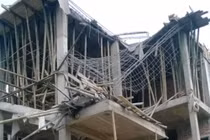 Sập giàn giáo, 5 người thương vong