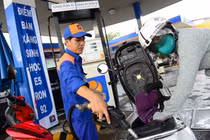 Giá xăng vẫn giữ nguyên, dầu tăng nhẹ dịp cận Tết