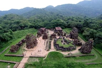 Thánh địa Mỹ Sơn đẹp bí ẩn qua ảnh flycam