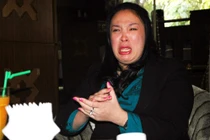 Kiều nữ Hải Dương khóc mếu: “báo Người Đưa Tin vu khống tôi!“