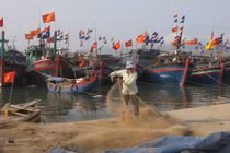 Tâm bão cách Hà Tĩnh - Quảng Trị 120km, gió giật cấp 16