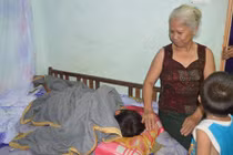 Đưa tiền dụ bé trai ngồi xe chỉ đường rồi bắt cóc