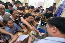 Chen lấn, ngộp thở mua hồ sơ lớp 6 trường Lương Thế Vinh