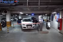 Chung cư Sông Hồng Park View cấm cư dân ra khỏi tòa nhà?