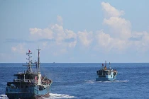 “Trâu xanh”, tàu cá vỏ sắt TQ dàn hàng, máy bay gầm rú