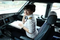 Cơ duyên đưa những cô gái xinh đẹp đến với nghề phi công