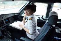 Cơ duyên đưa những cô gái xinh đẹp đến với nghề phi công