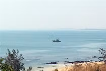 Tàu tuần tiễu canh giấc cho Tướng Giáp